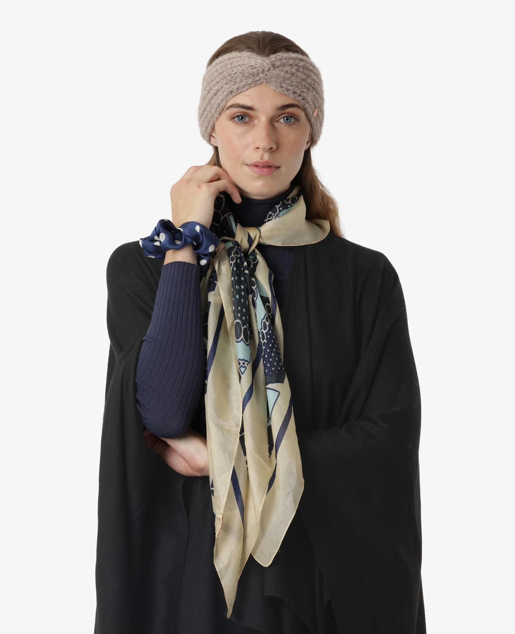 NANDA CAPE ACCESSORIES - Image 5